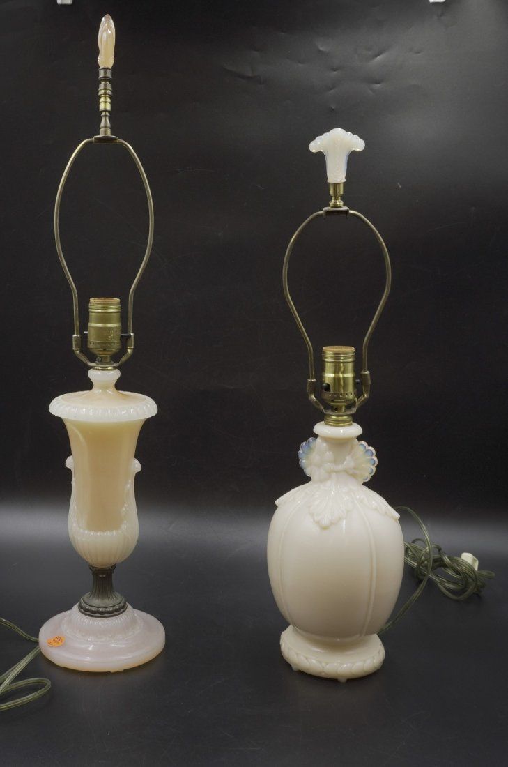 Lot 347: PAIR OF VINTAGE ALACITE LAMPS ALADDIN