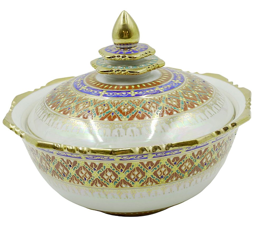 Lot 8: THAI BENJARONG HANDPAINTED COVERED RICE BOWL