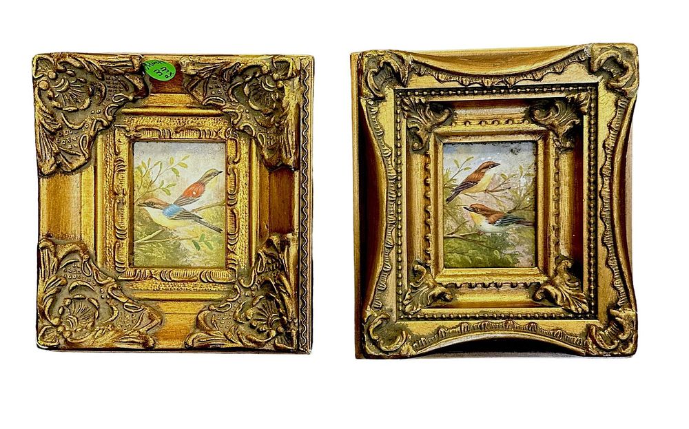 Lot 33: PAIR OF GOLD GILT FRAMED MINIATURE OIL ON BOARD BIRD PAINTINGS