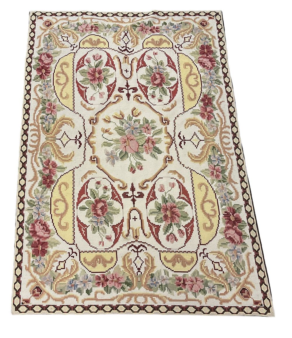 Lot 36: HAND KNOTTED VINTAGE AUBUSSON RUG