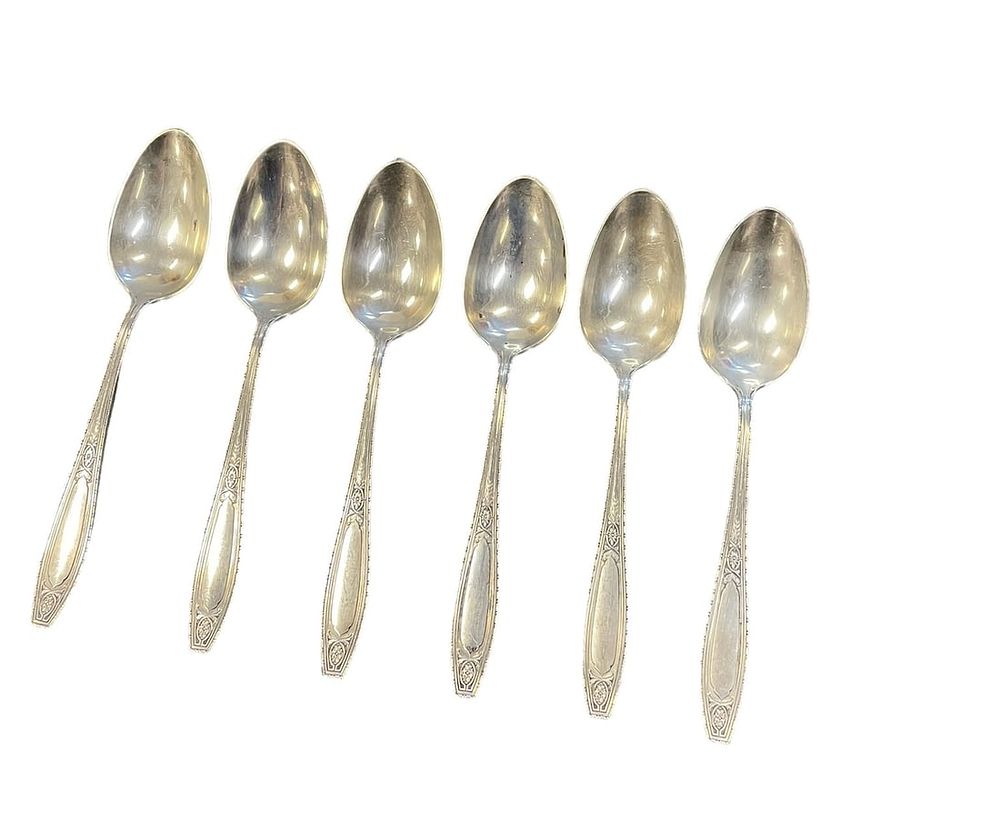Lot 53: 6 STERLING SILVER JULIET 1920s TEASPOONS