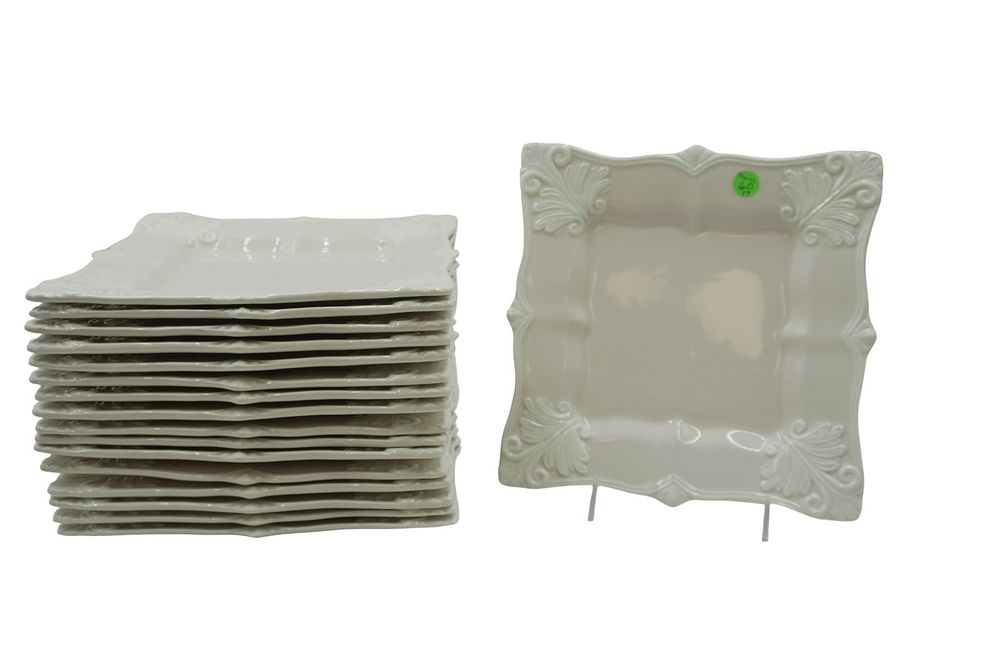 Lot 60: SET OF 17 NEIMAN MARCUS BAROQUE DINNER PLATES
