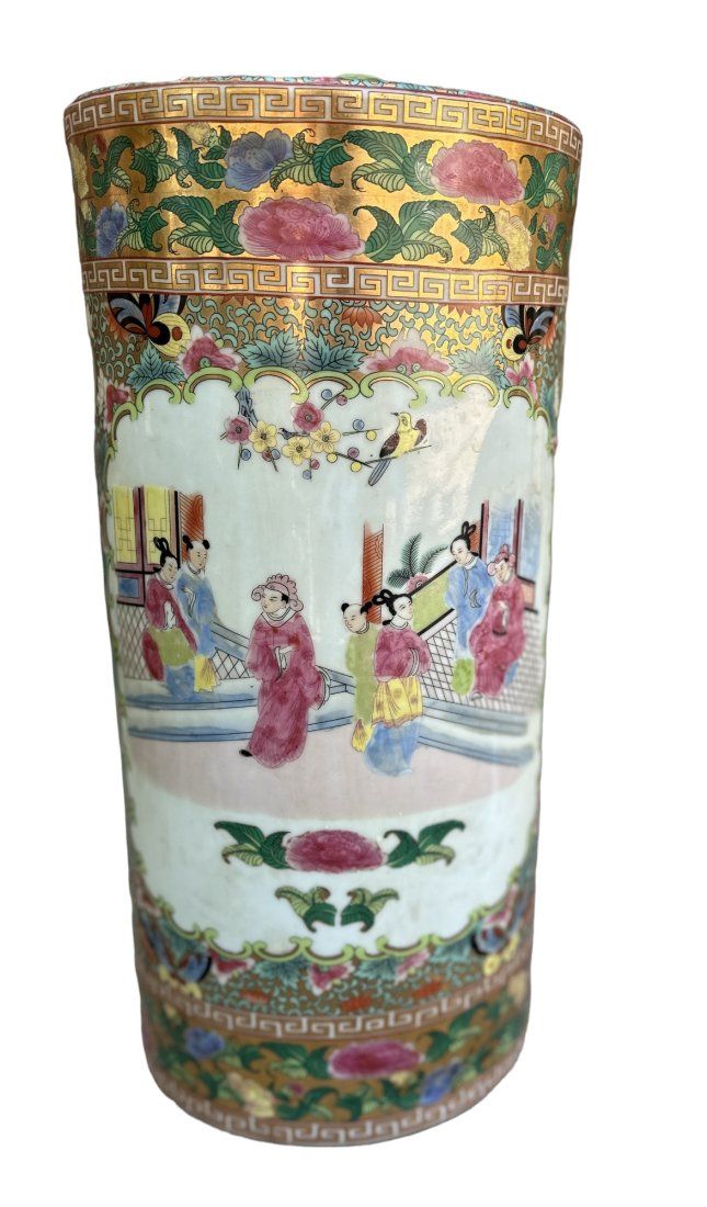 Lot 83: CHINESE PORCELAIN ROSE MEDALLION UMBRELLA STAND