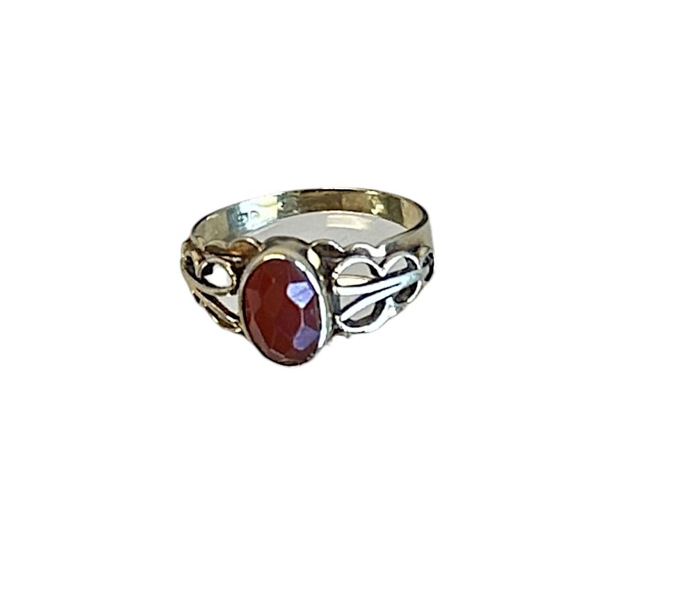 Lot 90: ANTIQUE ESTATE 10K CARNELIAN RING SIZE 4 7/5