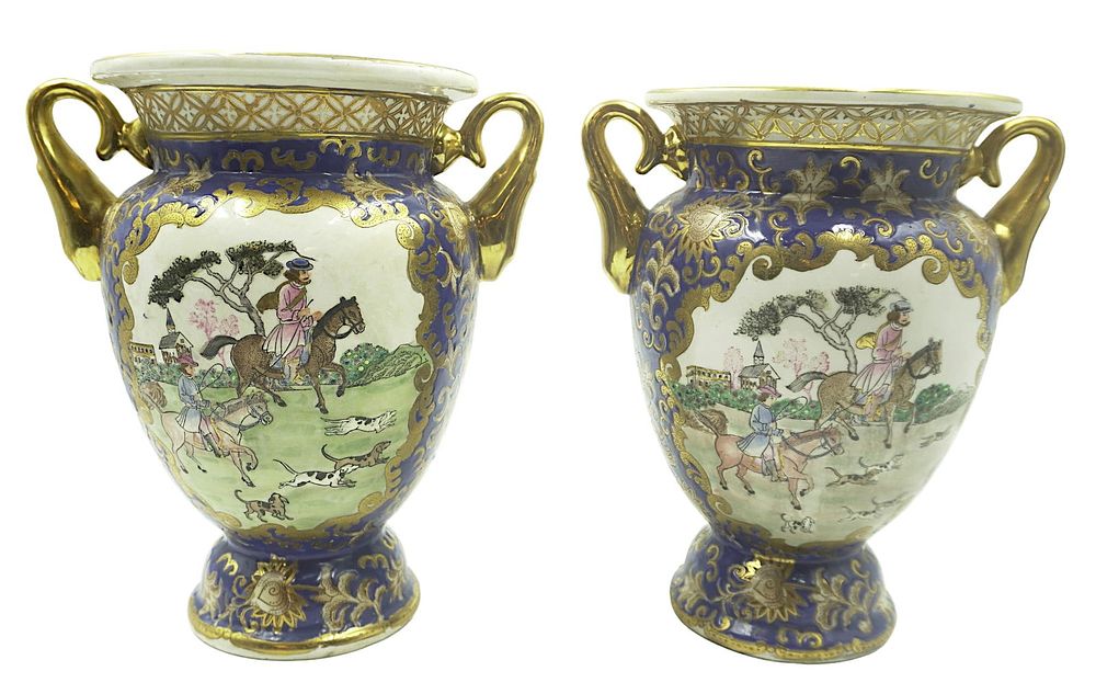 Lot 117: PAIR OF CHINESE EXPORT HUNT SCENE URNS