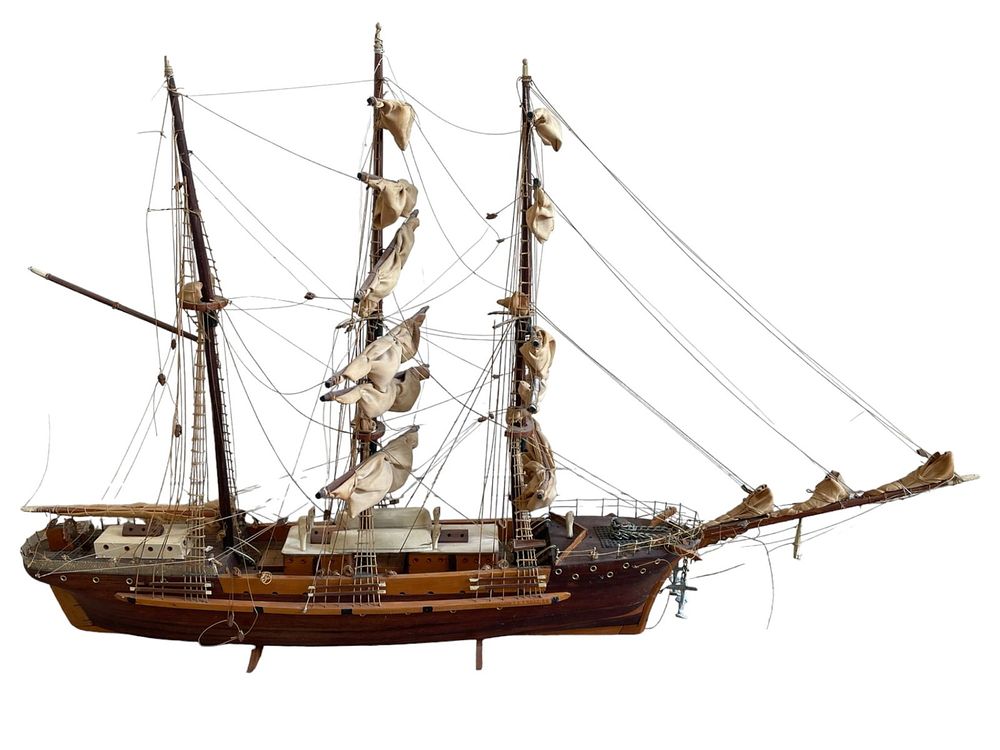 Lot 119: LARGE ANTIQUE FRIGATE SHIP MODEL