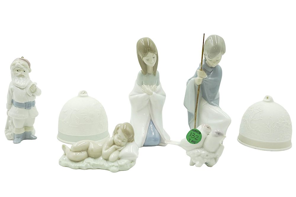 Lot 132: LLADRO PORCELAIN CHRISTMAS LOT - 7 Pieces