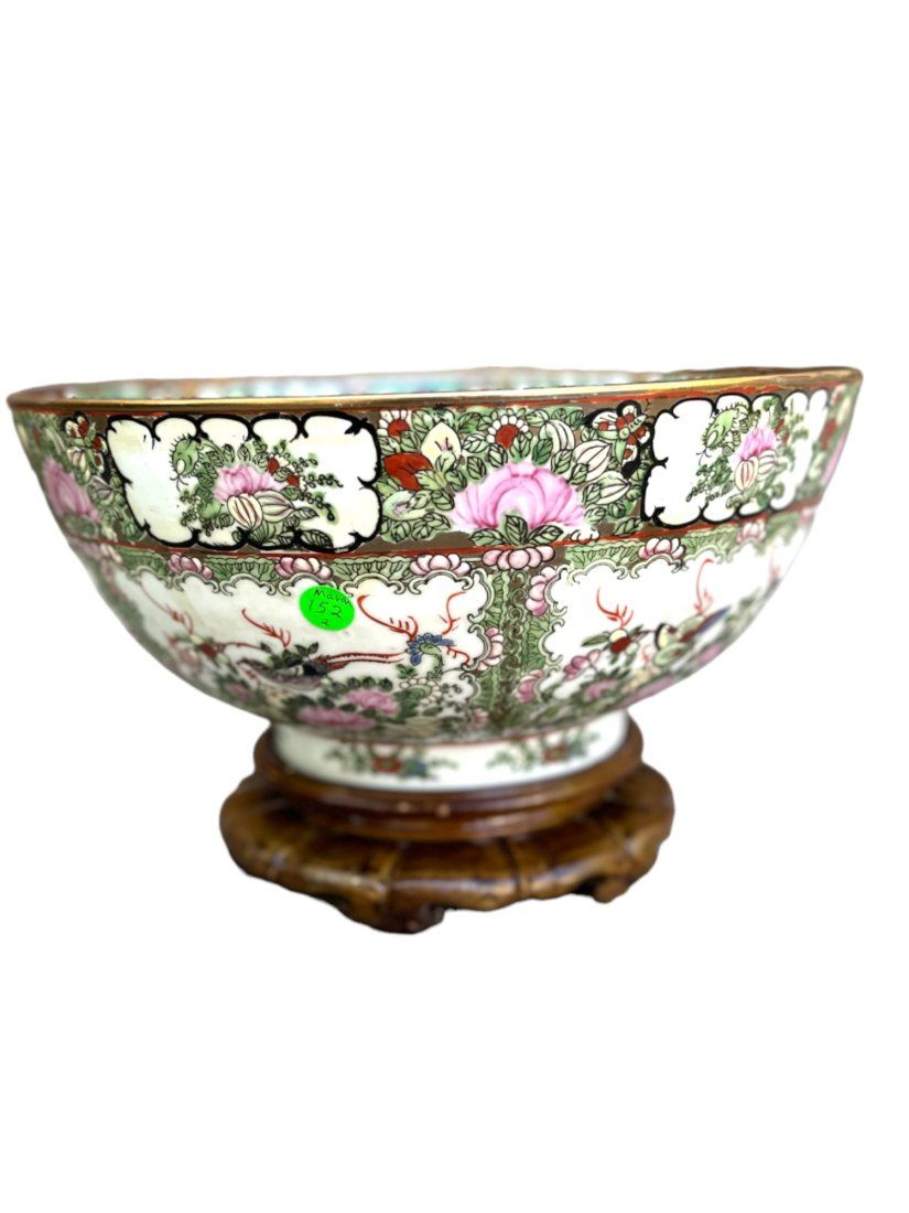 Lot 152: LARGE ROSE MEDALLION PUNCH BOWL WITH STAND
