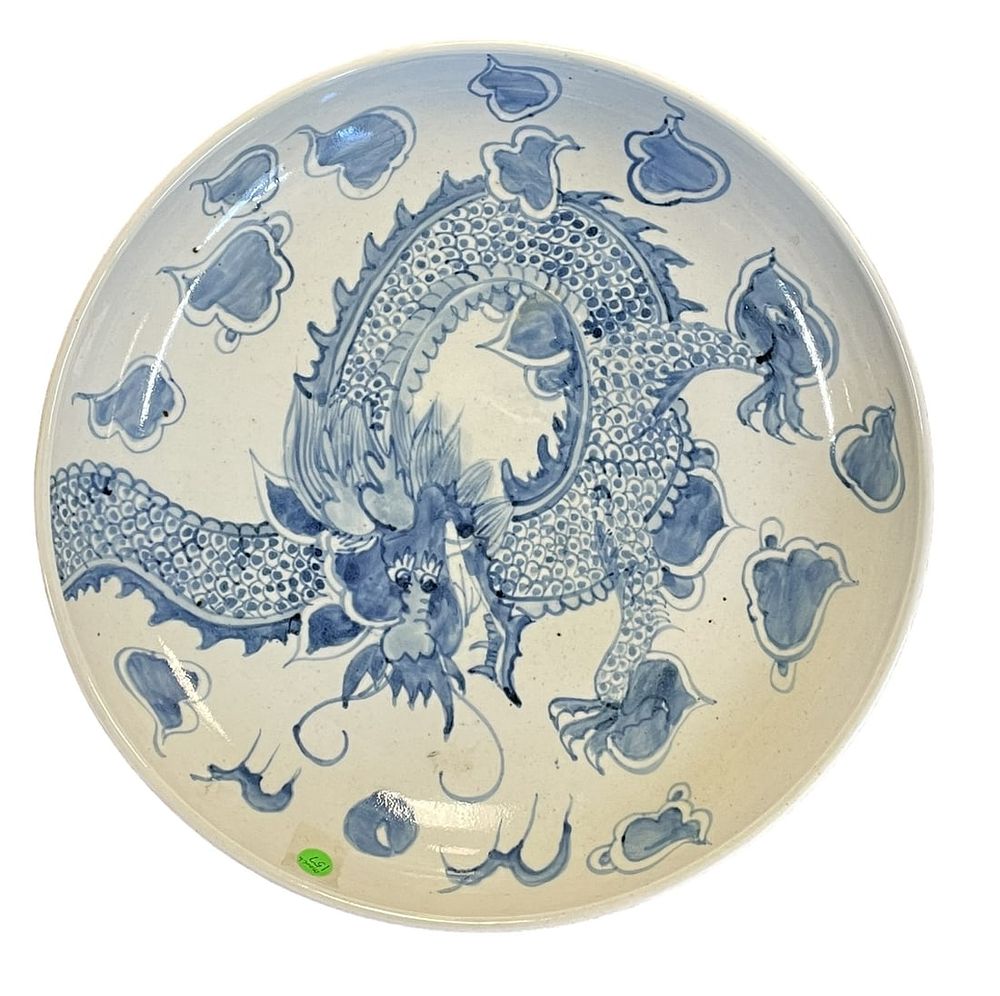 Lot 157: LARGE ANTIQUE QING DYNASTY DRAGON CHARGER