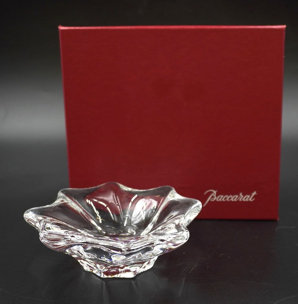 Lot 170: BACCARAT CRYSTAL OVIEDO BOWL IN ORIGINAL BOX