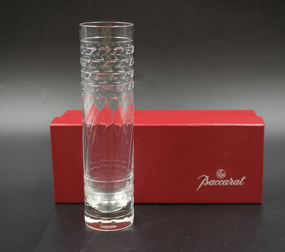 Lot 174: BACCARAT CRYSTAL ORGUE FLOWER VASE IN BOX