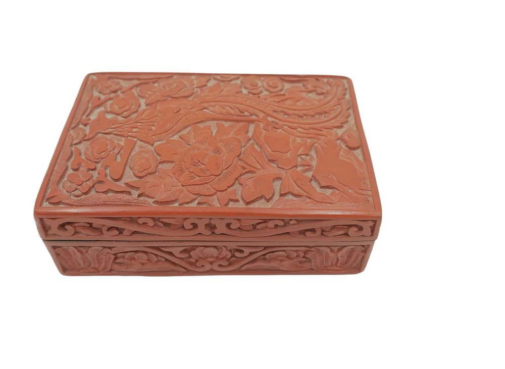 Lot 182: CARVED CHINESE CINNABAR LACQUERED BOX