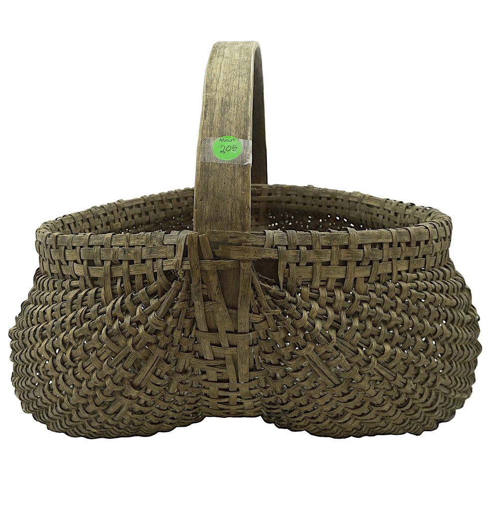 Lot 205: LARGE ANTIQUE AMERICAN DOUBLE BUSTLE MARKET BASKET