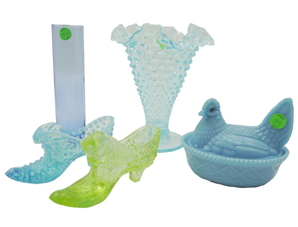 Lot 313: LOT BLUE AND TOPAZ GLASS - 5 PIECES