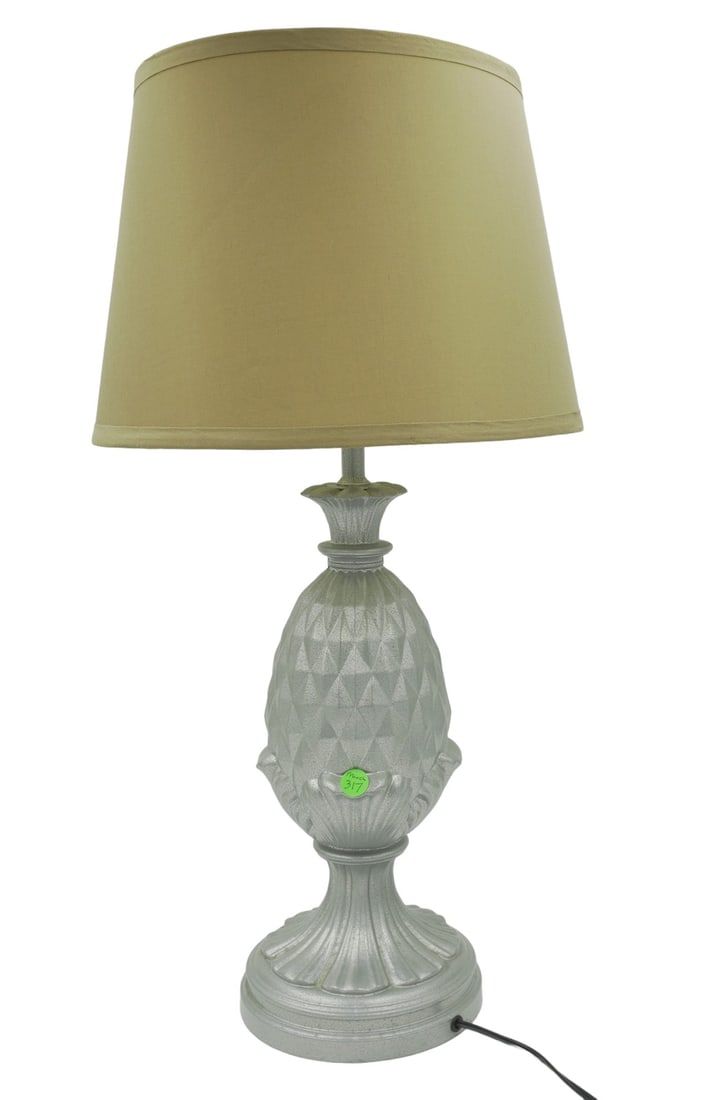 Lot 317: SILVER METAL PINEAPPLE TABLE LAMP