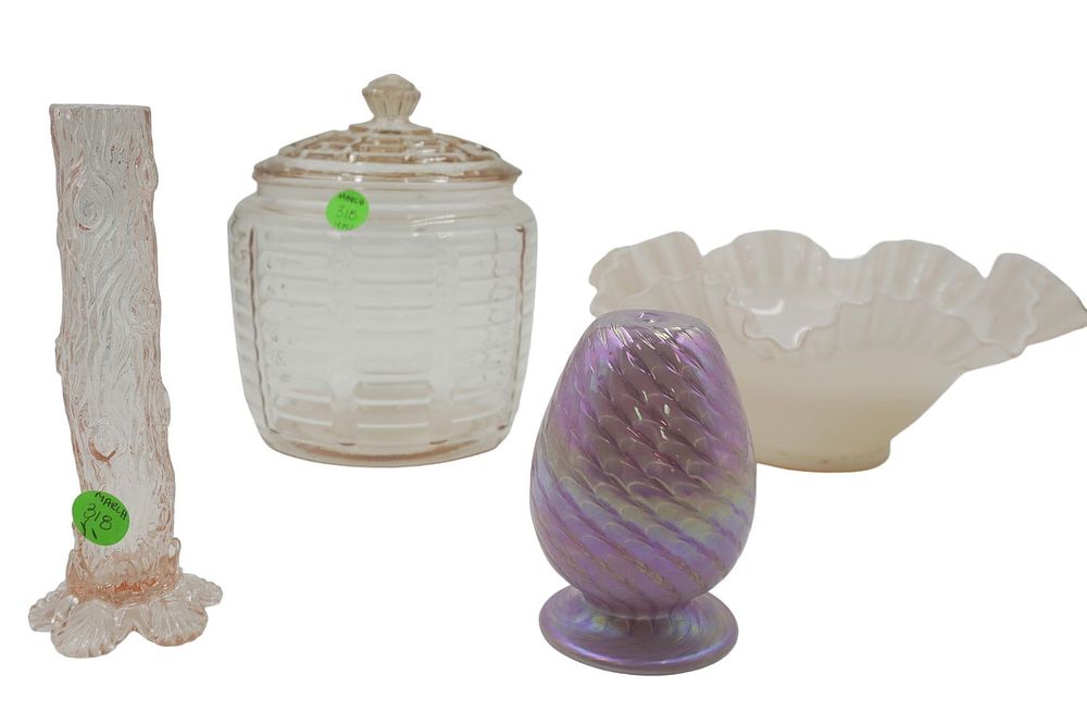 Lot 318: 4 PIECES PINK DEPRESSION GLASS