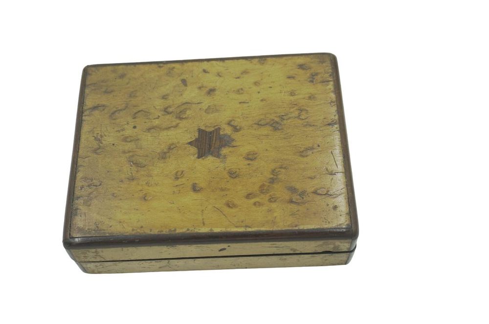 Lot 344: ANTIQUE KARELIAN CURLY BIRCH BOX STAR OF DAVID