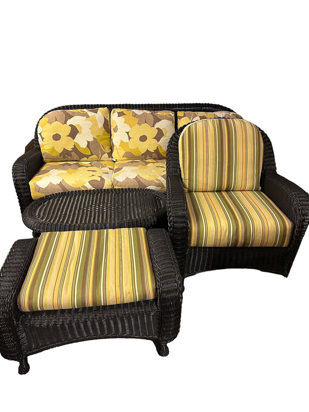 Lot 103: OUTDOOR WICKER PATIO SET 4 PIECE