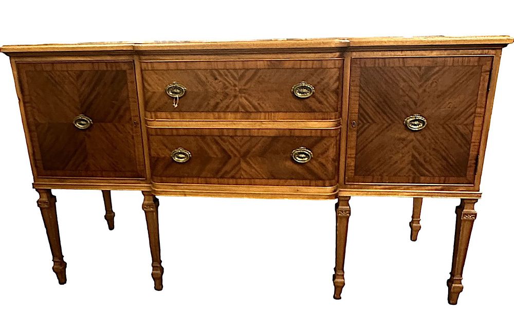 Lot 118: ANTIQUE HEPPLEWHITE BOOKMATCHED MAHOGANY SIDEBOARD
