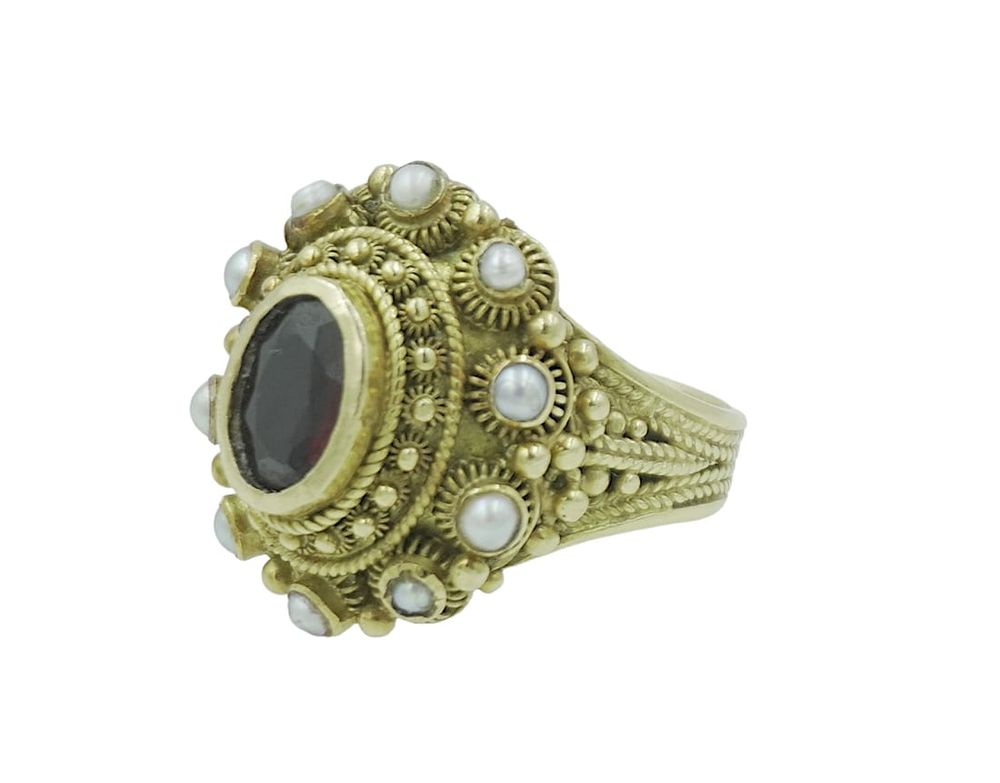 Lot 128: 18K ANTIQUE GARNET & PEARL LADIES RING SZ 7