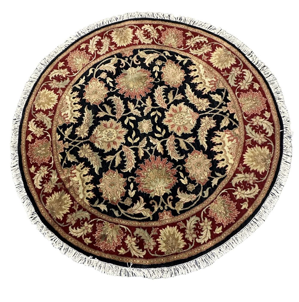 Lot 137: VINTAGE CLASSIC MAHAL ROUND RUG