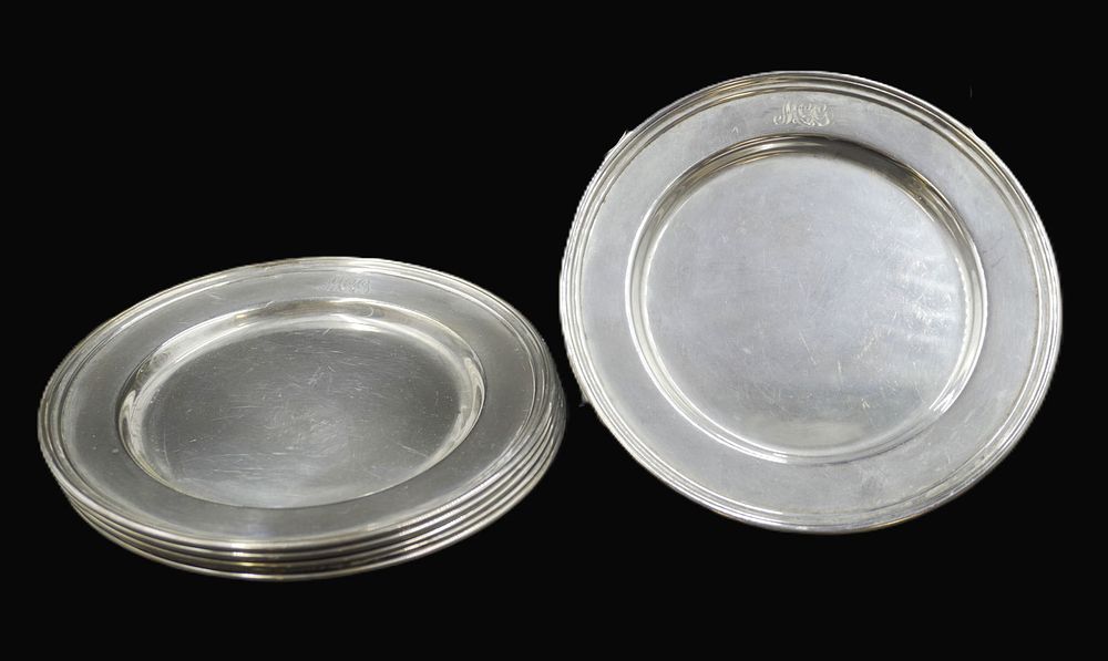 Lot 148: 6 INTERNATIONAL STERLING SILVER BREAD PLATES