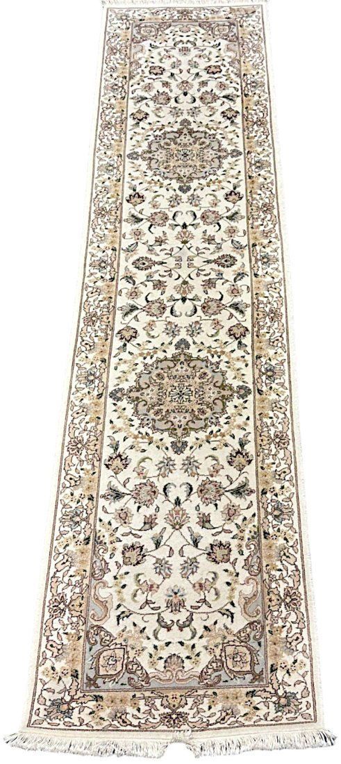 Lot 176: NAIN PERSIAN RUNNER 10FT