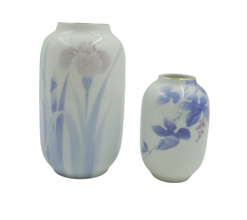 Lot 249: 2 VINTAGE JAPANESE FUKAGAWA ARITA PORCELAIN VASES