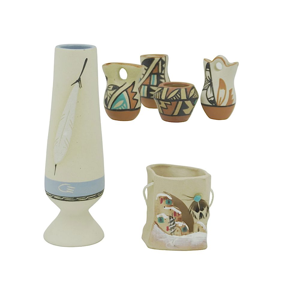 Lot 255: LOT OF 6 VINTAGE NATIVE AMERICAN POTTERY VASES
