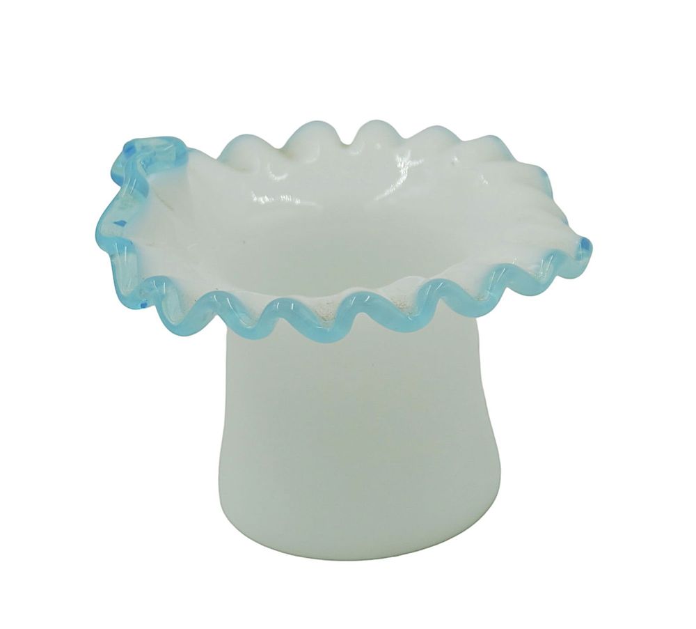 Lot 270: VINTAGE FENTON BLUE AQUA CREST HAT