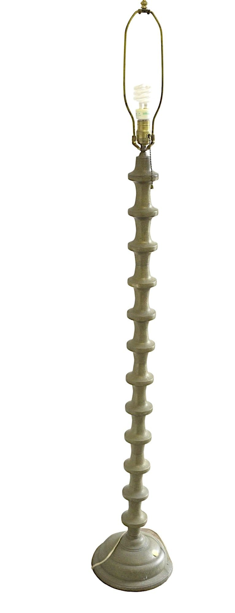 Lot 333: VINTAGE MCM ETCHED BRASS FLOOR LAMP
