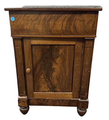 19TH C ANTIQUE AMERICAN EMPIRE MAHOGANY LIFT TOP COMMODE / WASH STAND. 19th c Antique American 