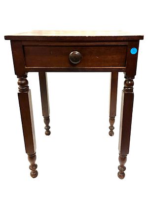 ANTIQUE AMERICAN SHERATON ONE DRAWER STAND. Antique American New England One Drawer Stand. 