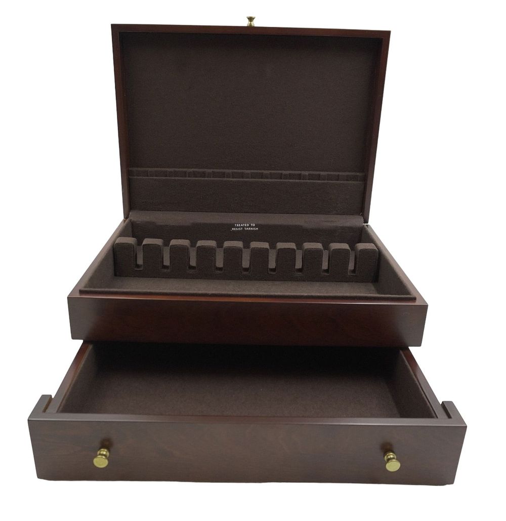 Lot 56: REED & BARTON SILVER CHEST