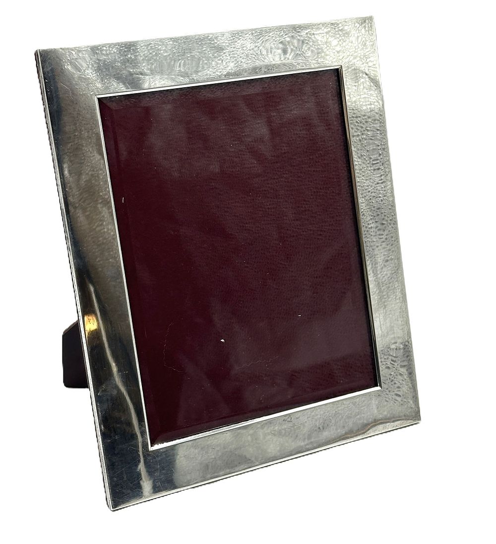 Lot 98: CARTIER STERLING SILVER PICTURE / PHOTO FRAME