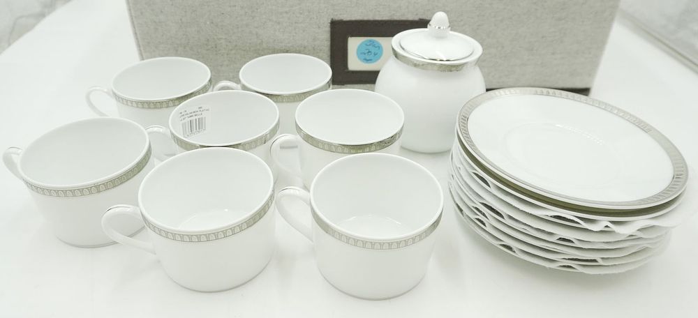 Lot 204: 16 pc CHRISTOLFE MALMAISON PLATINUM RIM CHINA CUPS +