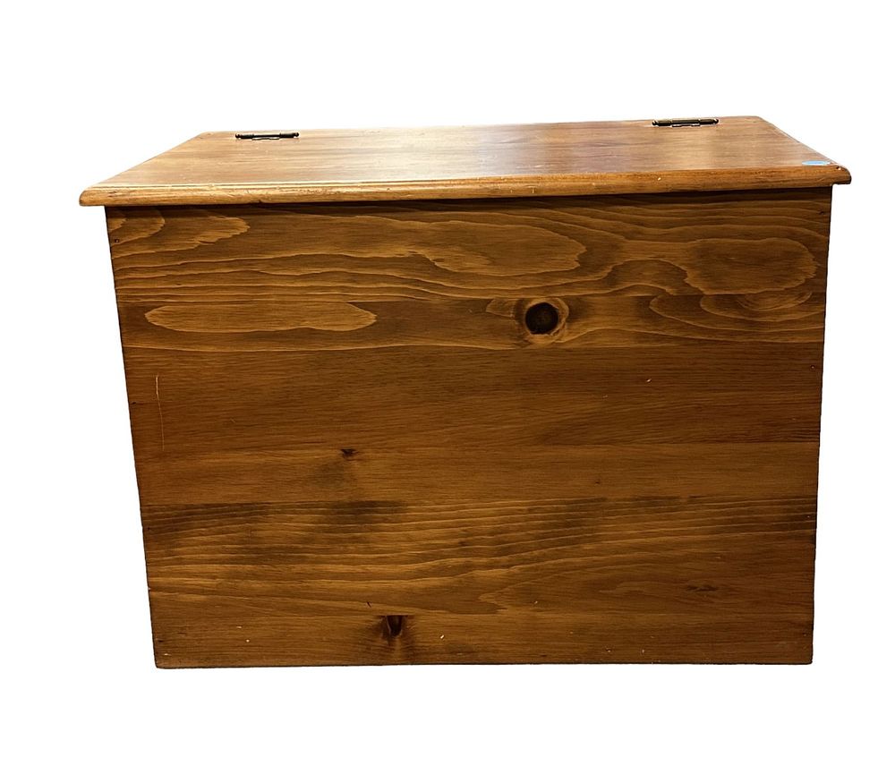 Lot 217: VINTAGE NEW ENGLAND PINE CHEST BOX