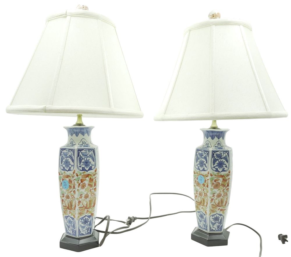 Lot 231: PAIR MID CENTURY IMARI TABLE LAMPS