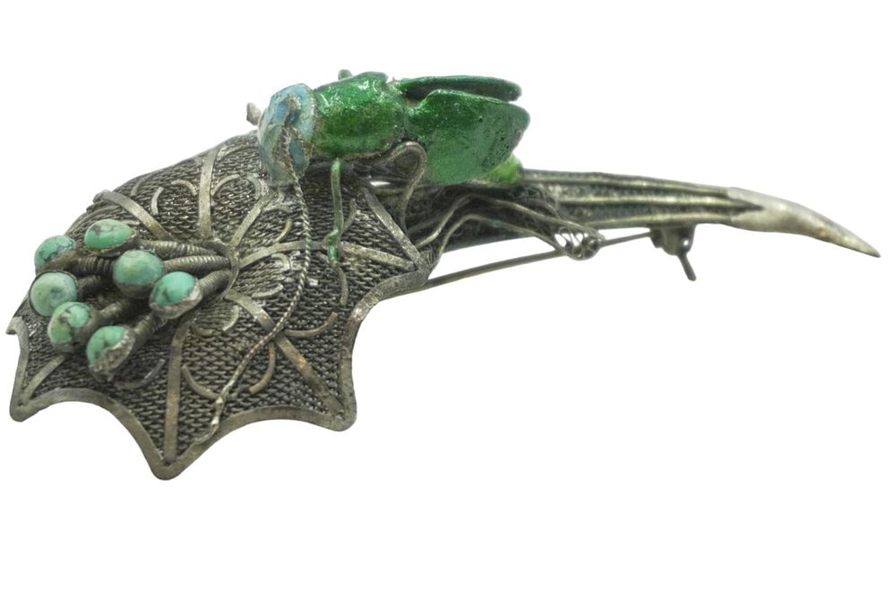 Lot 238: ANTIQUE CHINESE EXPORT FILIGREE ENAMEL GRASSHOPPER & TURQUOISE BROOCH