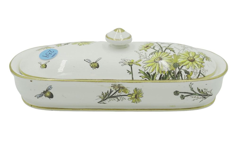 Lot 254: ANTIQUE GEORGE JONES BEES AND DAISIES OVAL COVERED DISH