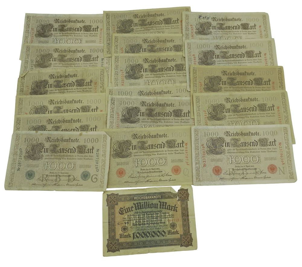 Lot 257: 18 pc GERMAN 1923 MILLION MARK & 1910 REICHSBANK NOTES 1000