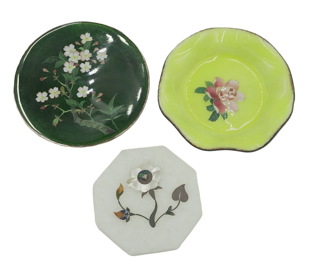 Lot 303: LOT OF 3 VINTAGE CLOISONNE AND MOSAIC PIECES