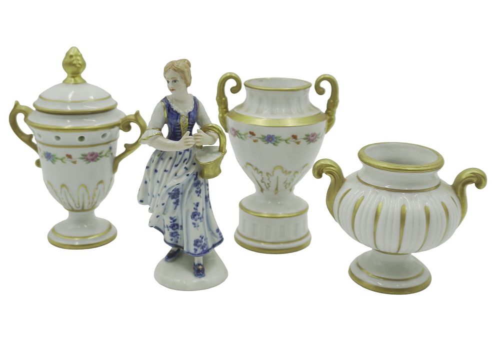 Lot 310: LOT OF 4 T.A. CHAPMAN PORCELAIN PIECES