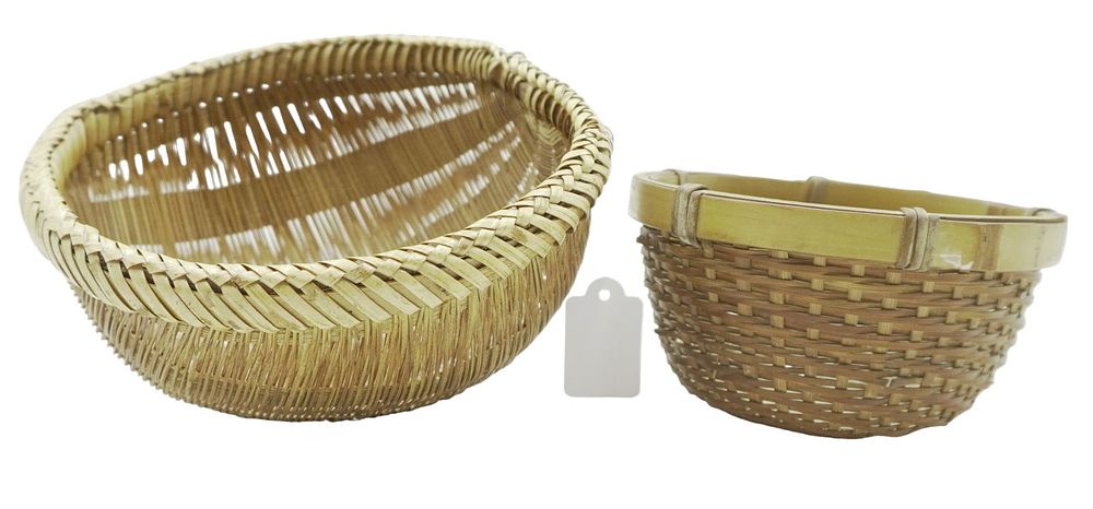 Lot 319: PAIR SMALL ANTIQUE / VINTAGE WICKER BASKETS