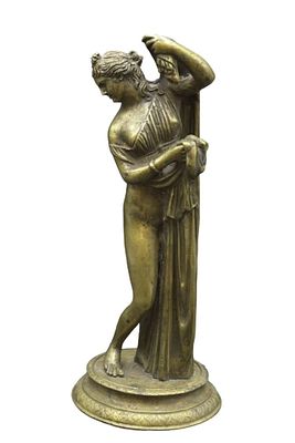 VENUS CALLIPYGIAN 19th c BRONZE GRAND TOUR. This graceful tabletop bronze figural sculpture 