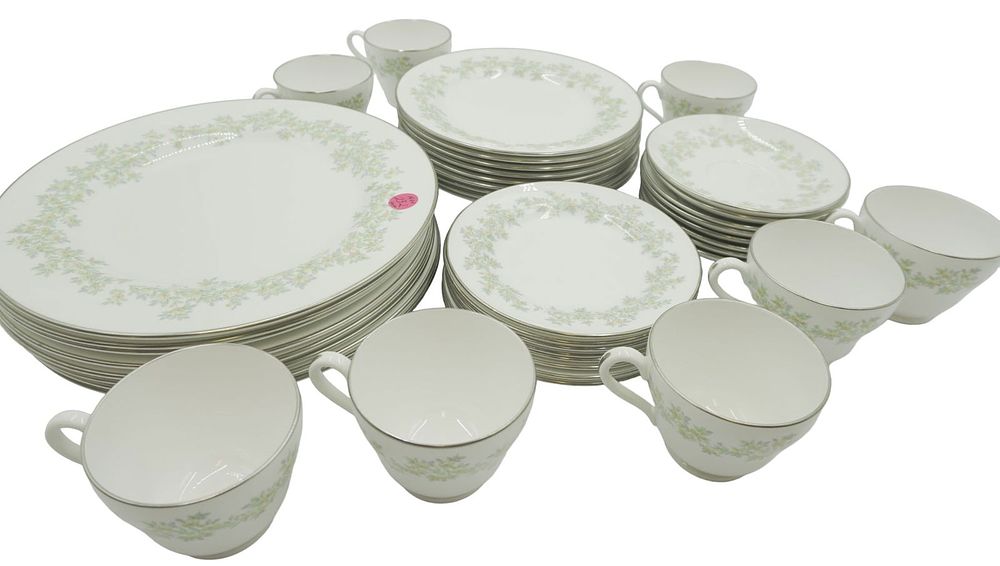 Lot 232: SPODE SVC FOR 8 MELANIE BONE CHINA