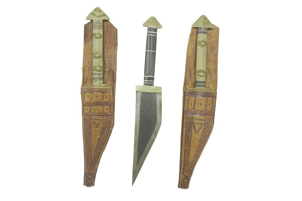 Lot 267: 3 VINTAGE SOMALI BILLAO DAGGERS