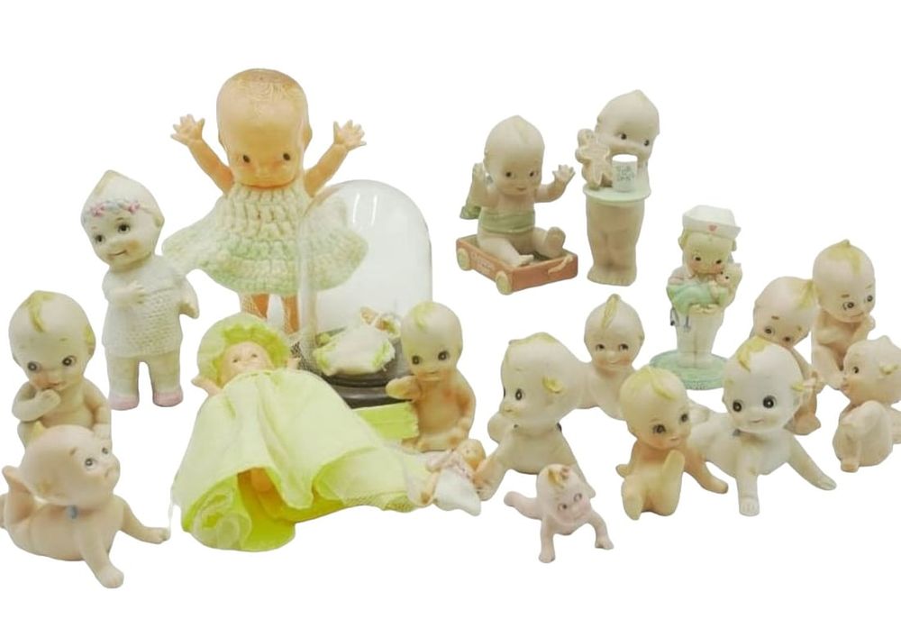 Lot 287: LARGE LOT OF VINTAGE KEWPIES