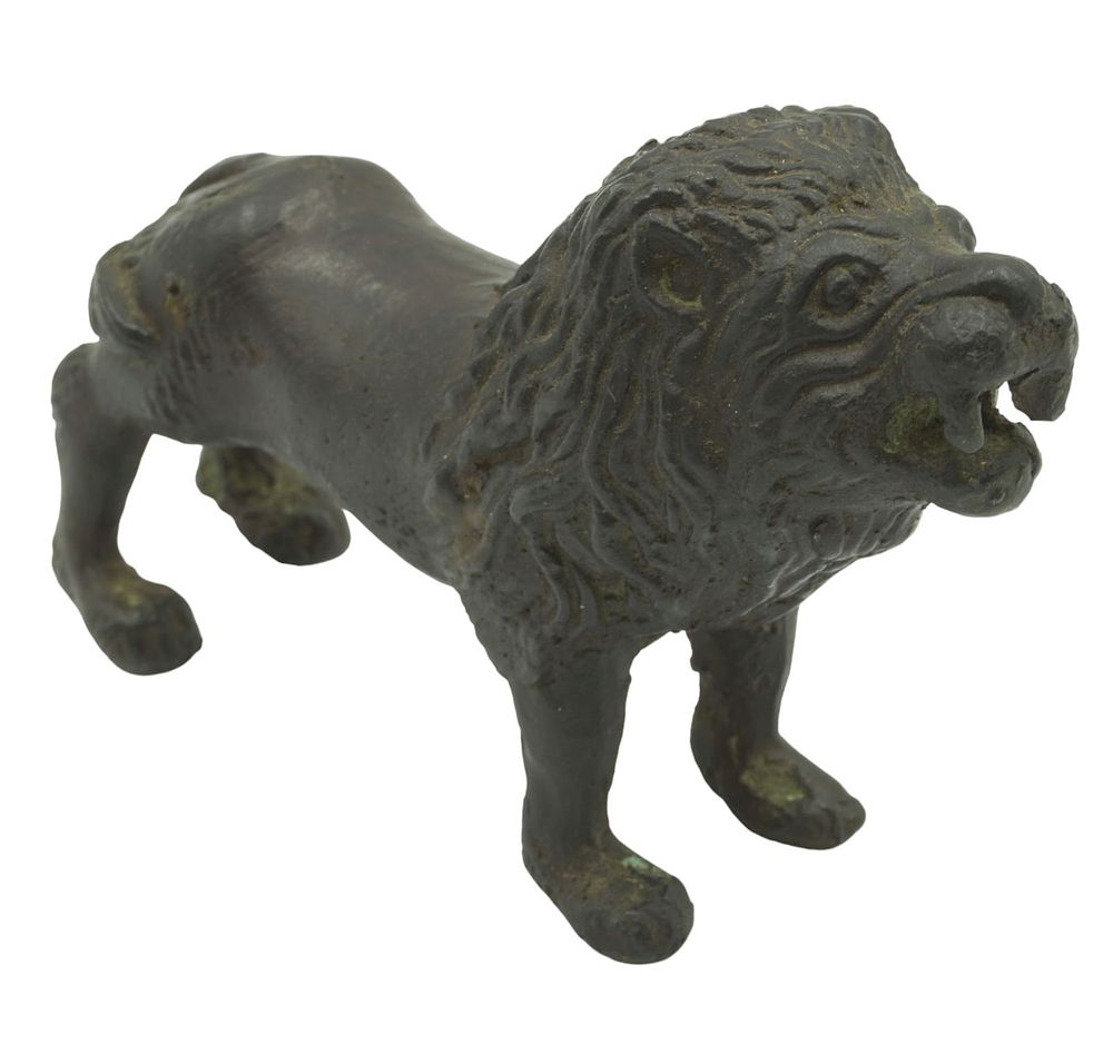 Lot 289: ANTIQUE CAST IRON LION PAPERWEIGHT
