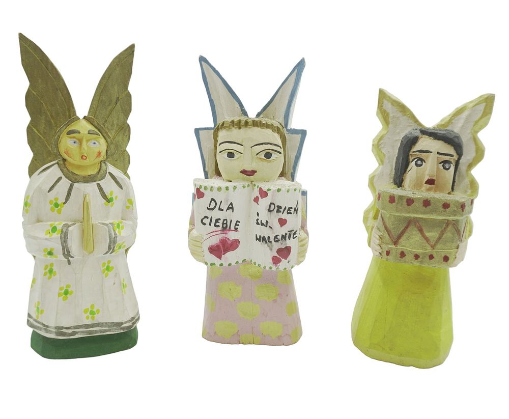 Lot 297: 6 HOLIDAY ANGELS CARVED POLISH & OYSTER SHELL